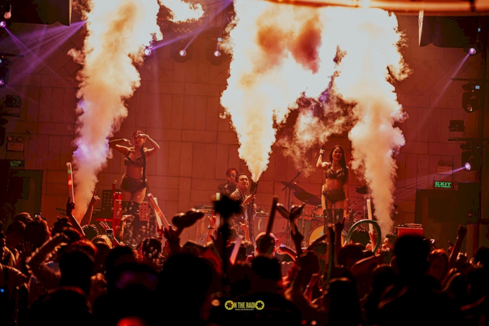 Dive into a dynamic mix of pop, rock, R&B, and funk at On The Radio Bar, the city's go-to spot for music enthusiasts